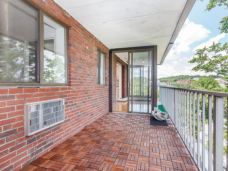 31 Harris St #701A — Photo 3
