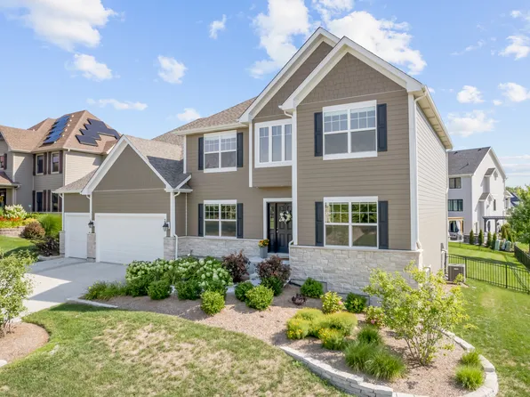 3684 Heathmoor Dr, Elgin, IL 60124