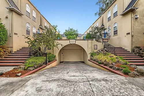 909 NE Brazee St #11 Photo 1