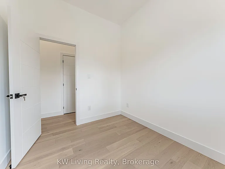712 Eglinton Ave E — Photo 28