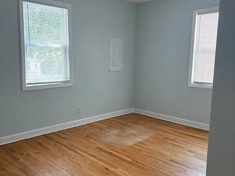 35-37 Hudson Ave — Photo 12