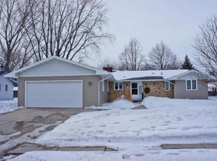 3220 Longfellow Rd N, Fargo, ND 58102