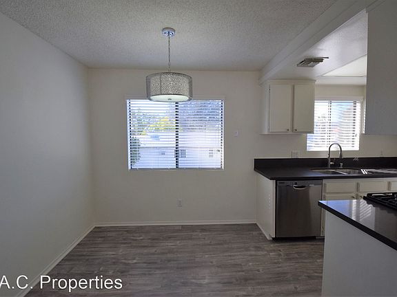 3rd image of 12338 Oxnard St #206