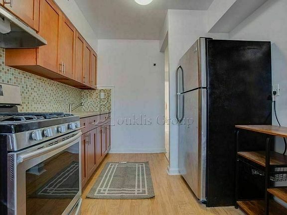 4th image of 22-03 48th St #2B