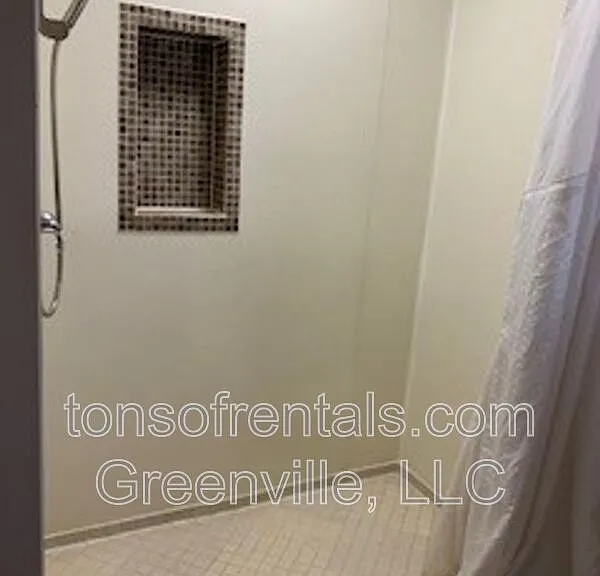 414 Randall St #A — Photo 6