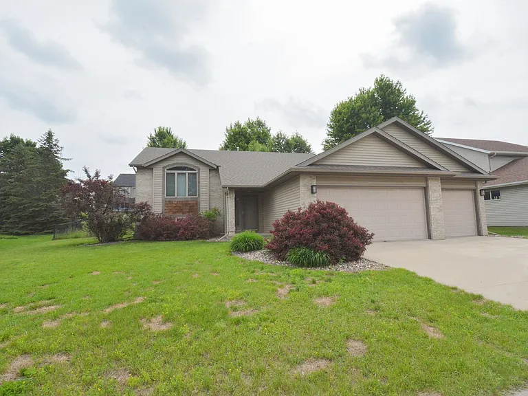 3702 Halling Pl SW — Photo 1