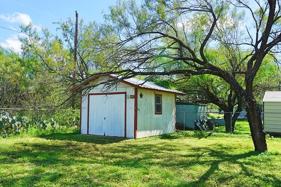 58 Walnut St, Brackettville, TX 78832 Zillow
