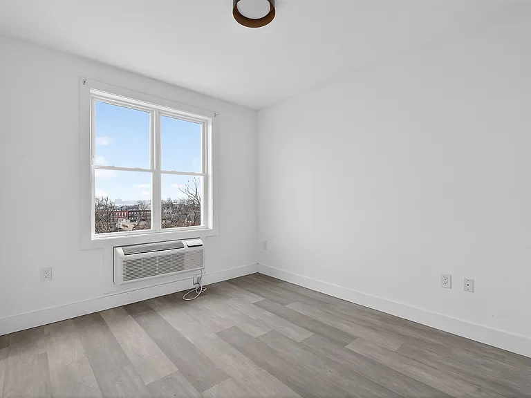 43-45 W 32nd St #502 — Photo 11