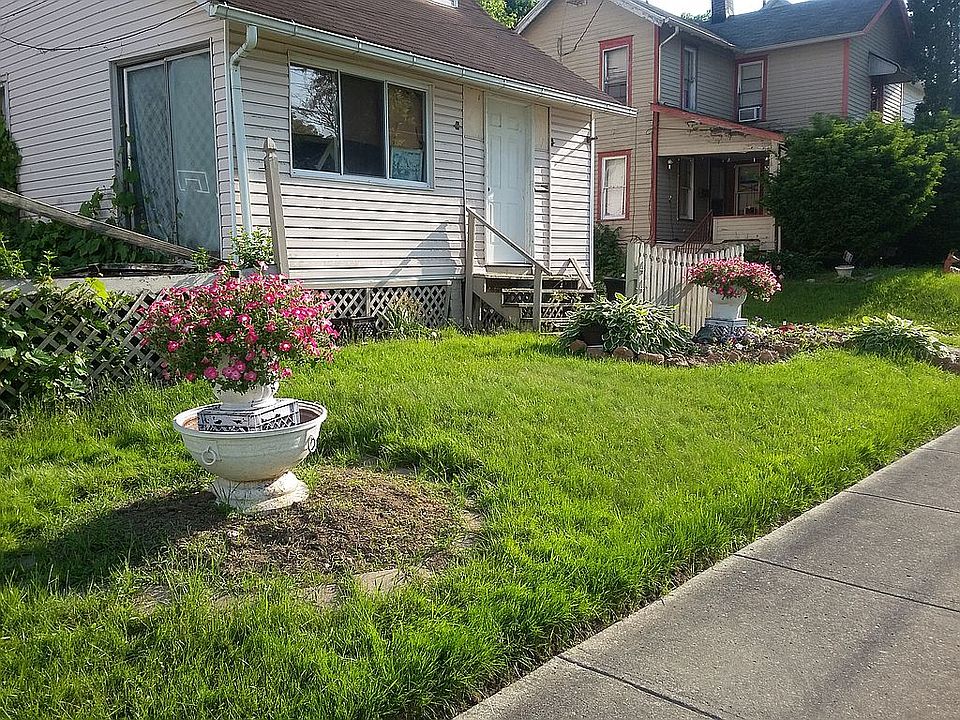 2nd image of 441 W Dewey Ave