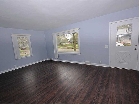 3rd image of 2928 Latham St