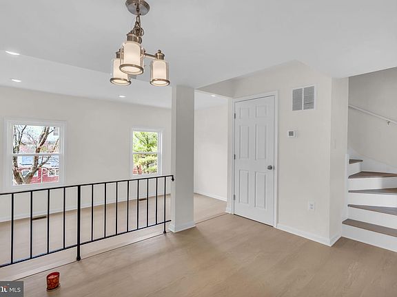 4th image of 26 Timber Rock Rd