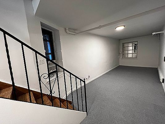 5th image of 224 W 16th St APT 2