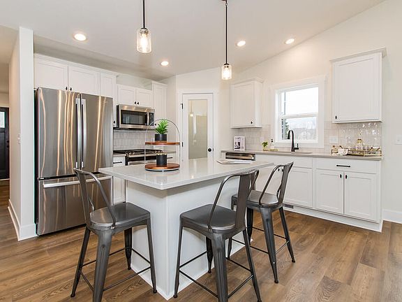 5th image of 1425 N Village Cir
