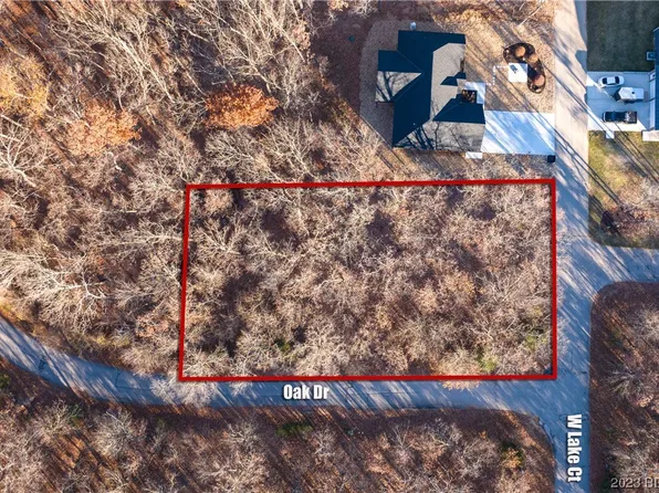 324 W Lake Dr, Sunrise Beach, MO 65079