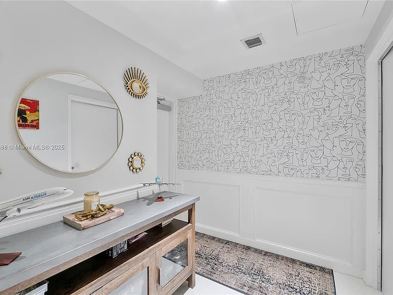 460 NE 28th St #2103 — Photo 15