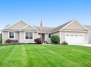 8744 Willow Run Dr, Jenison, MI 49428