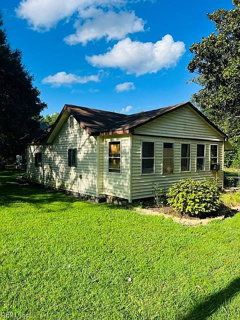2nd image of 1832 Mount Pleasant Rd