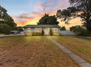 65 Hoyt St, Warwick, RI 02886