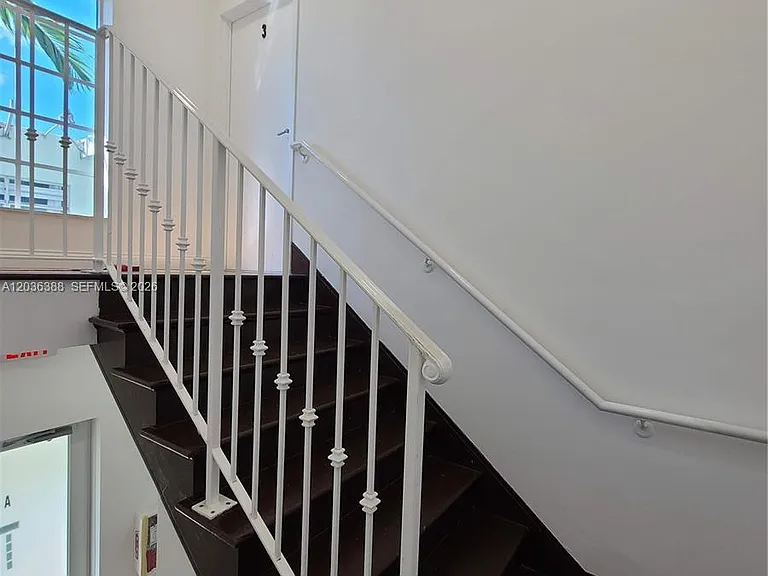 825 Michigan Ave #3 — Photo 10