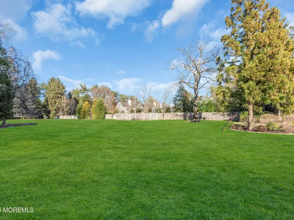 11 Buttonwood Lane E, Rumson, NJ 07760