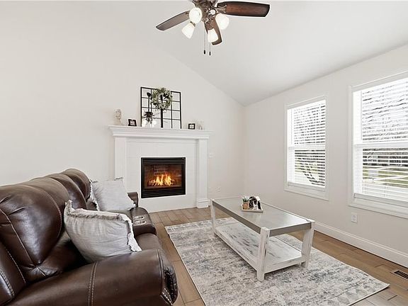 2nd image of 405 S Monroe St