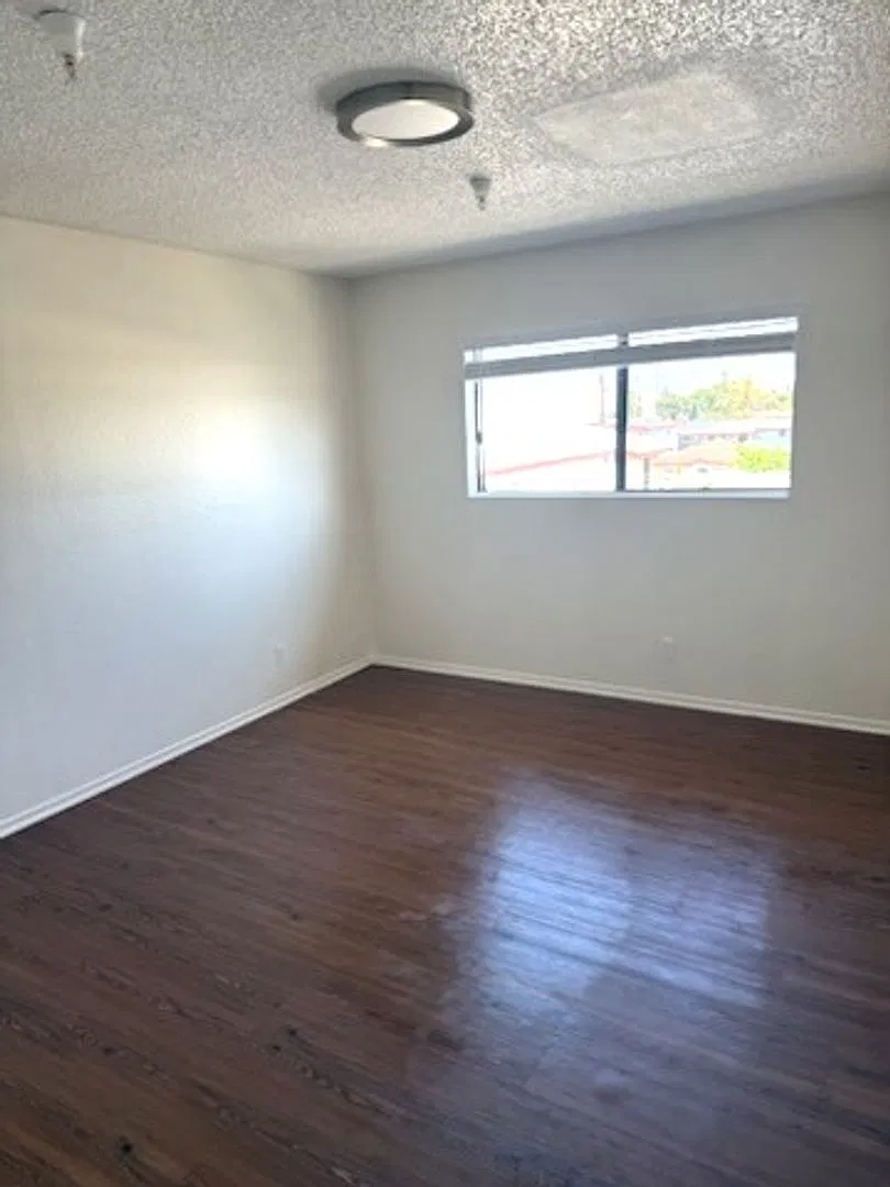 12444-12504-12512 Oxford Ave — Photo 3