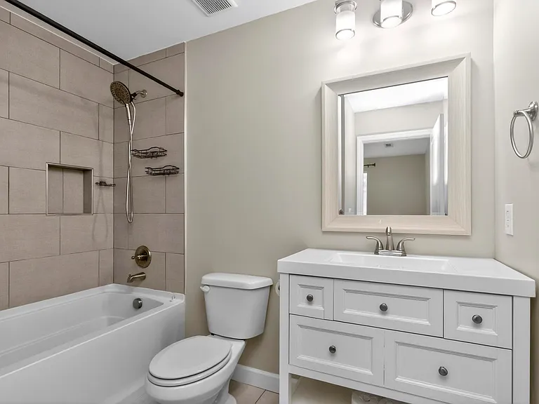 841 Hastings St #G — Photo 24
