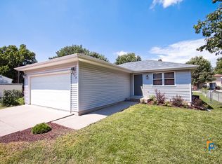 4940 Pioneers Blvd, Lincoln, NE 68506