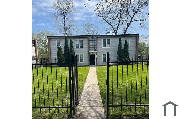 Building Photo - 8635 S Ingleside Ave #2S