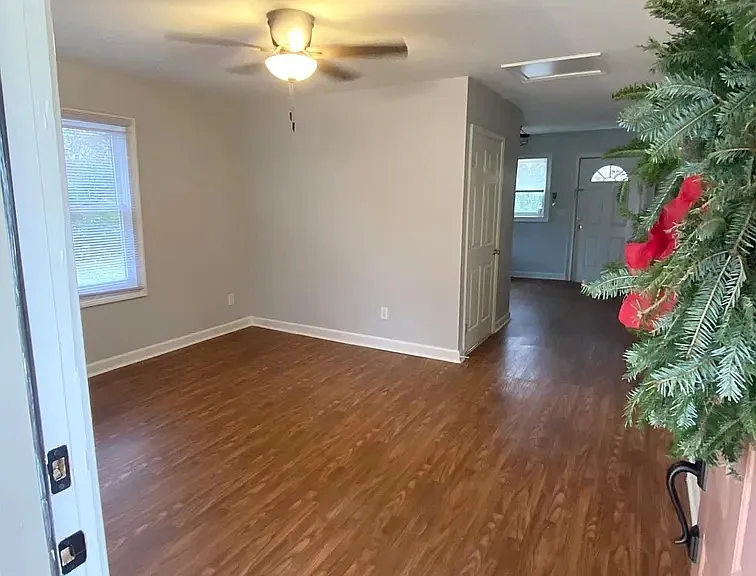 117 Kyle St — Photo 3