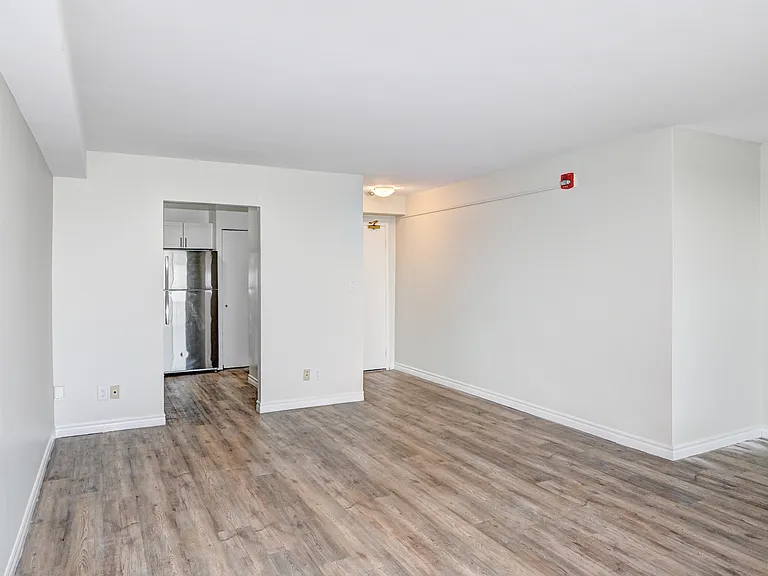 737 Ouellette Ave — Photo 8
