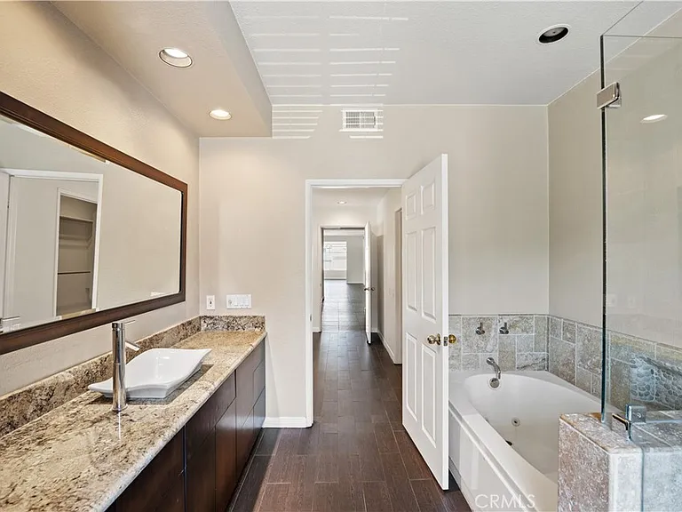 4313 Van Nuys Blvd #203 — Photo 24