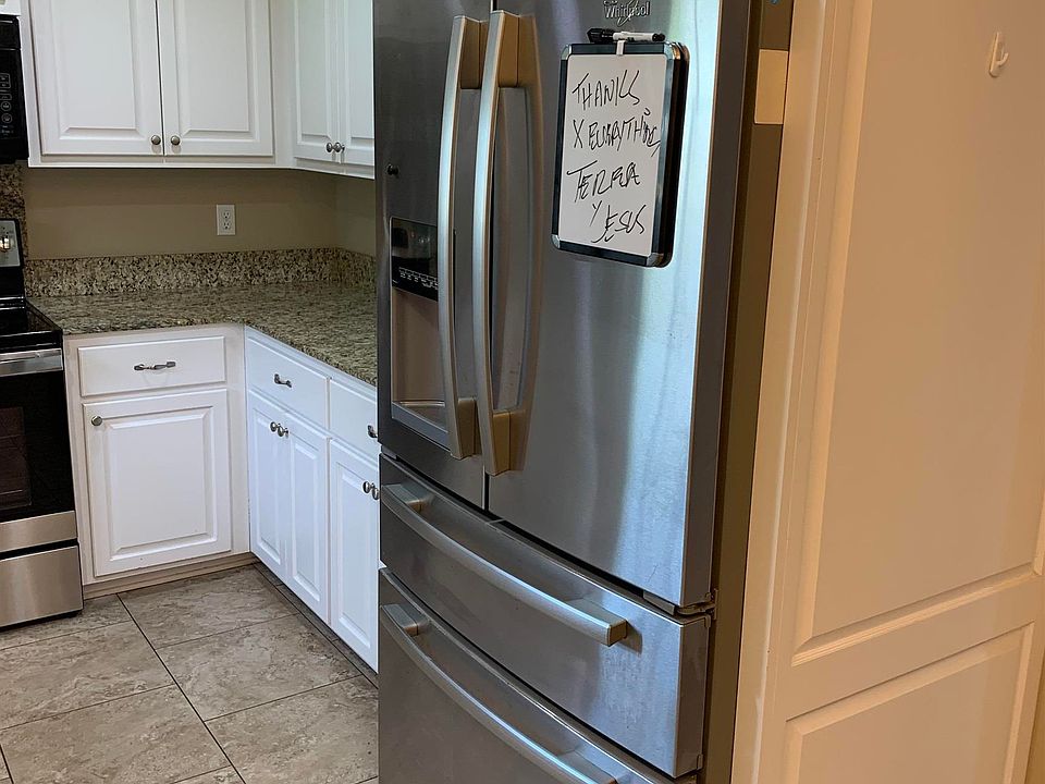 2nd image of 903 W End Dr