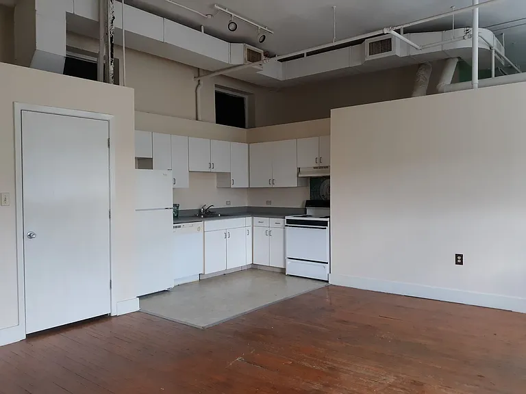 119 Oak St — Photo 3