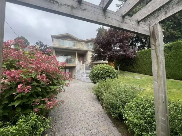 1481 Palmerston Ave, West Vancouver, BC V7T 2H8