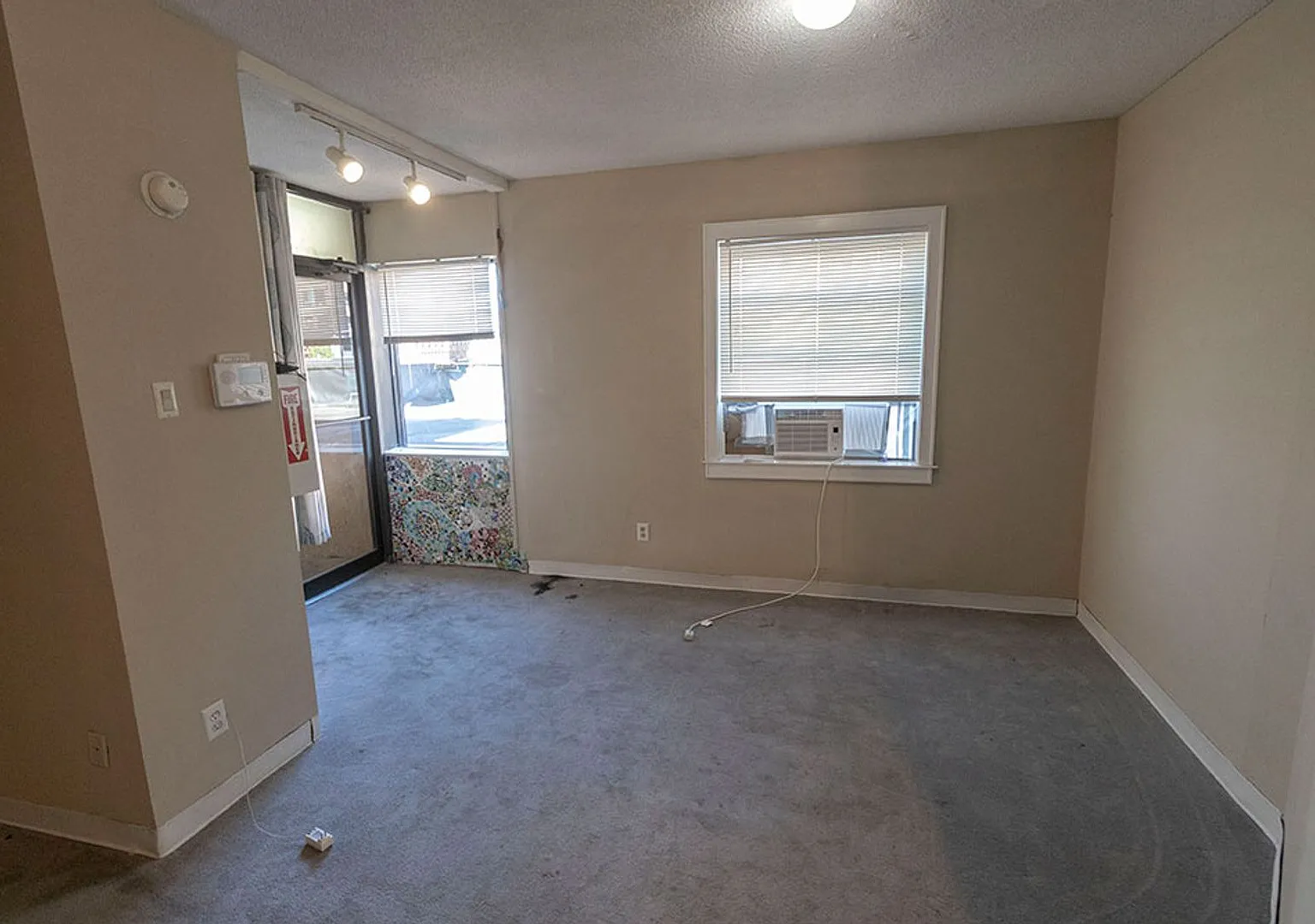 Urban Oasis: Luxurious Downtown Living Awaits You! — Photo 4