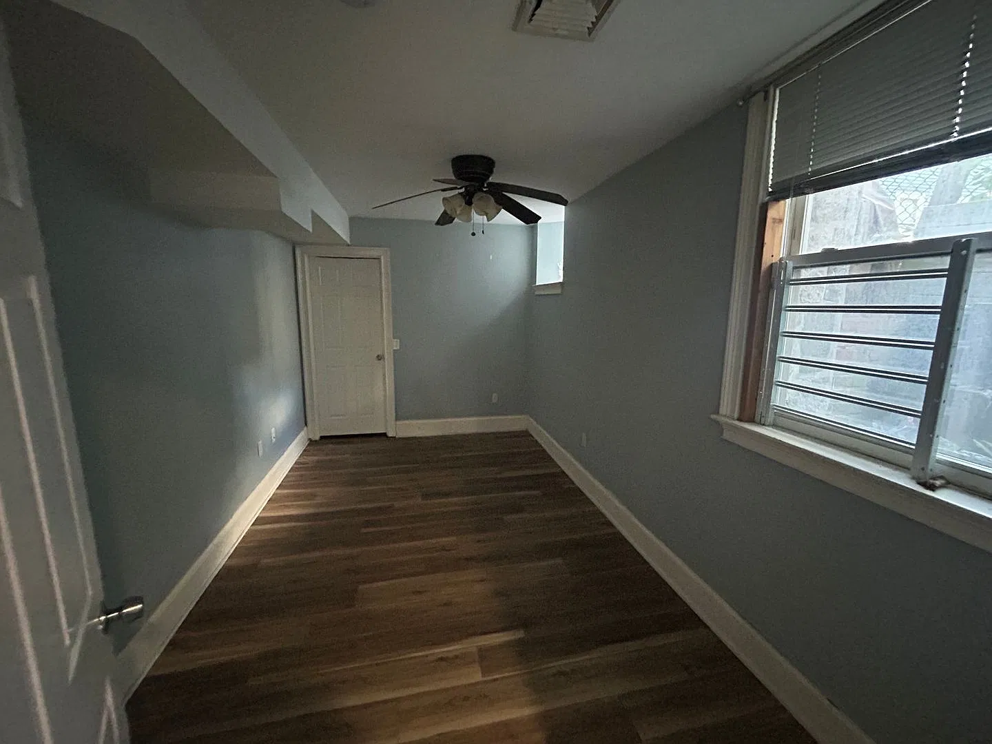 Huge 6 Bed / 2 Bath Mission Hill Apartment w/ In-Unit Laundry — Photo 2