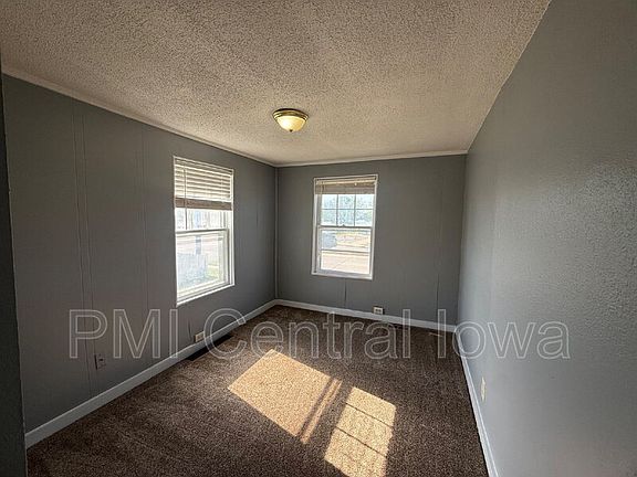 3rd image of 1321 Army Post Rd
