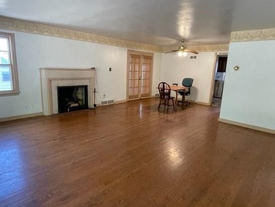 2nd image of 4017 Gladstone Blvd