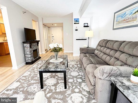 5th image of 7401 Westlake Ter APT 105