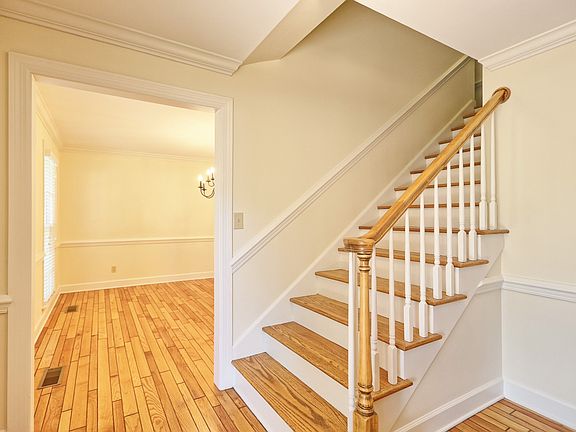 5th image of 602 Edenburg Dr