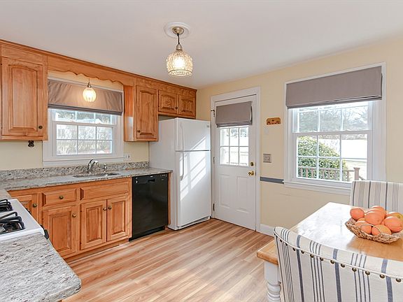 5th image of 18 Skyline Dr