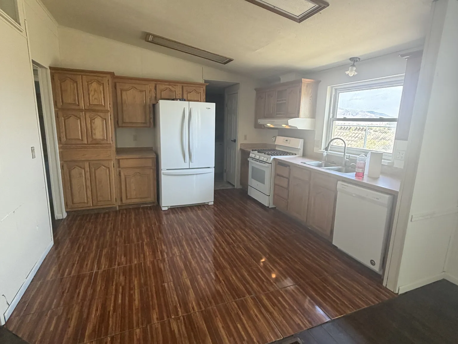 690 Maple Court - 1 — Photo 4