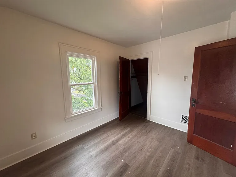 628 W Thomas St — Photo 17