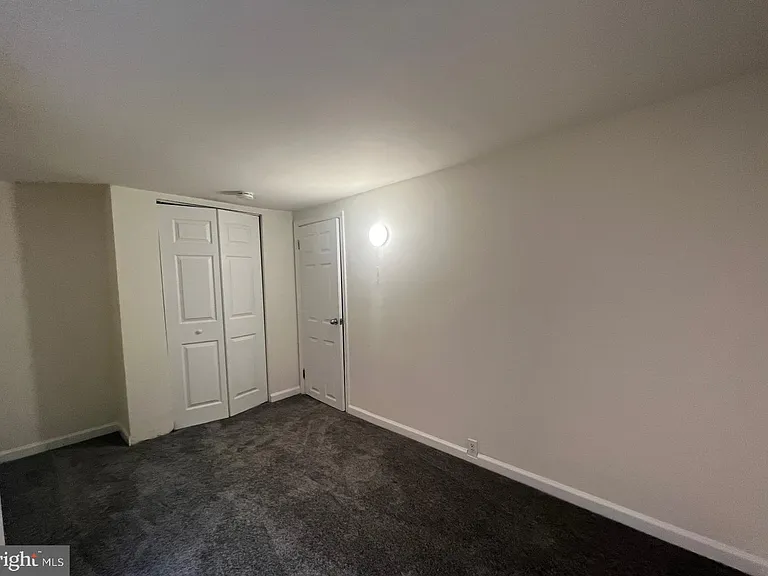 336 Barclay St #B — Photo 12