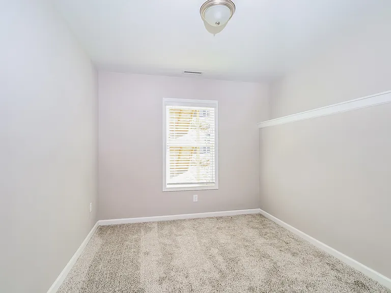 440 Little Sycamore Ln — Photo 10