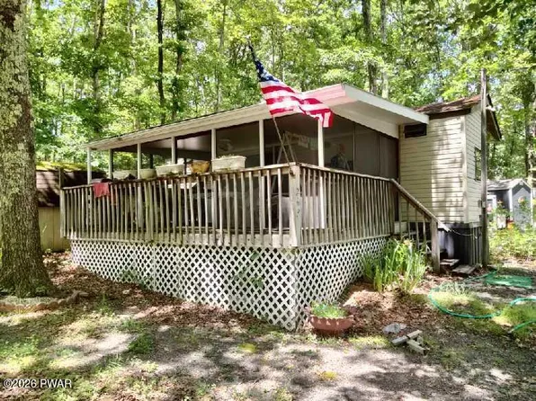 101 Livingston Ln, Milford, PA 18337