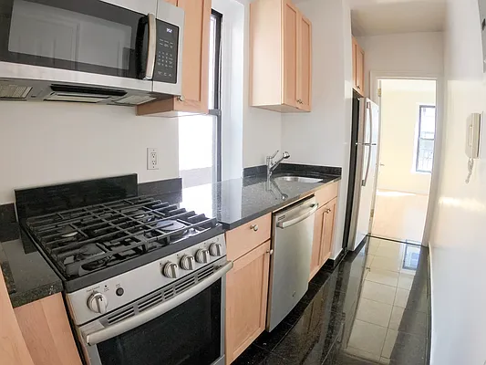 Rented by Urban Real Estate Inc | media 6