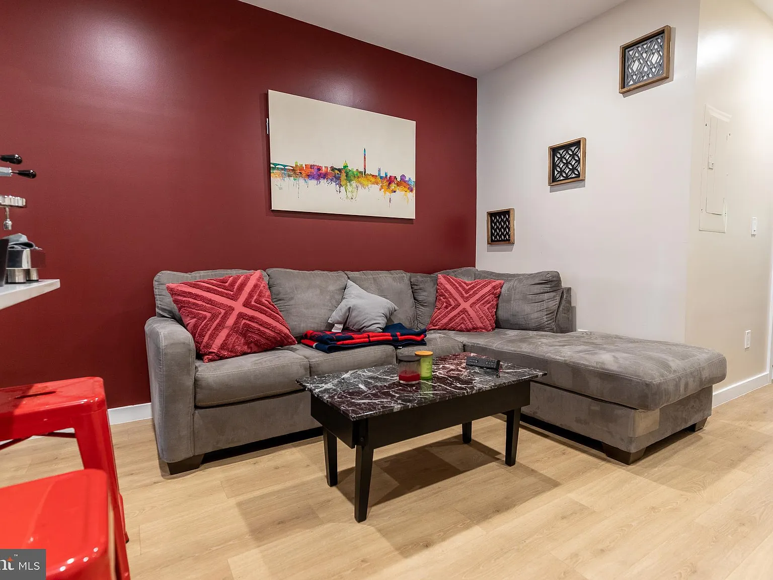 2 bed, 701 sqft, $2,300 — Photo 3