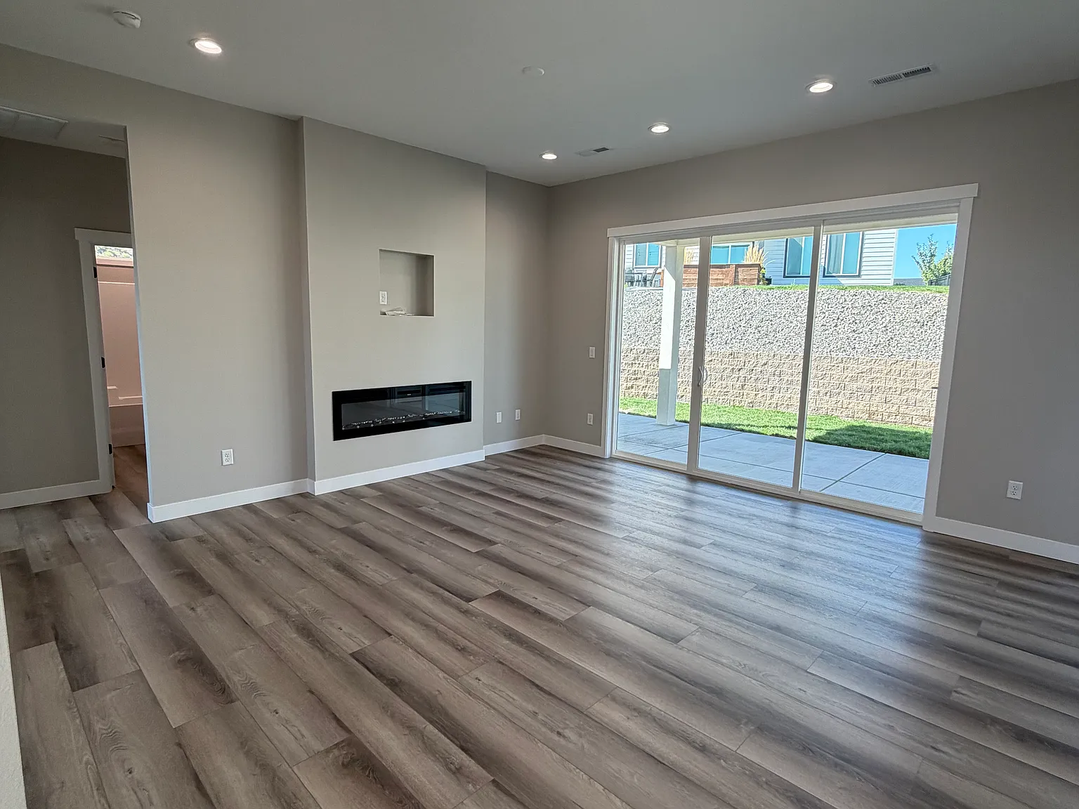 4 bed, 1607 sqft, $3,395 — Photo 3